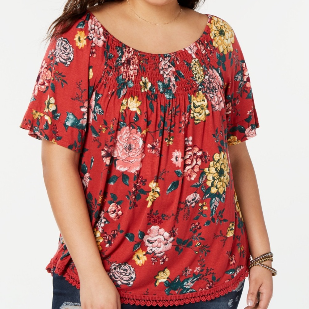 🏷NWT Eyeshadow Smocked Floral Print Top